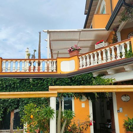 B&B "Raggio Di Sole" Le Castella  Bagian luar foto